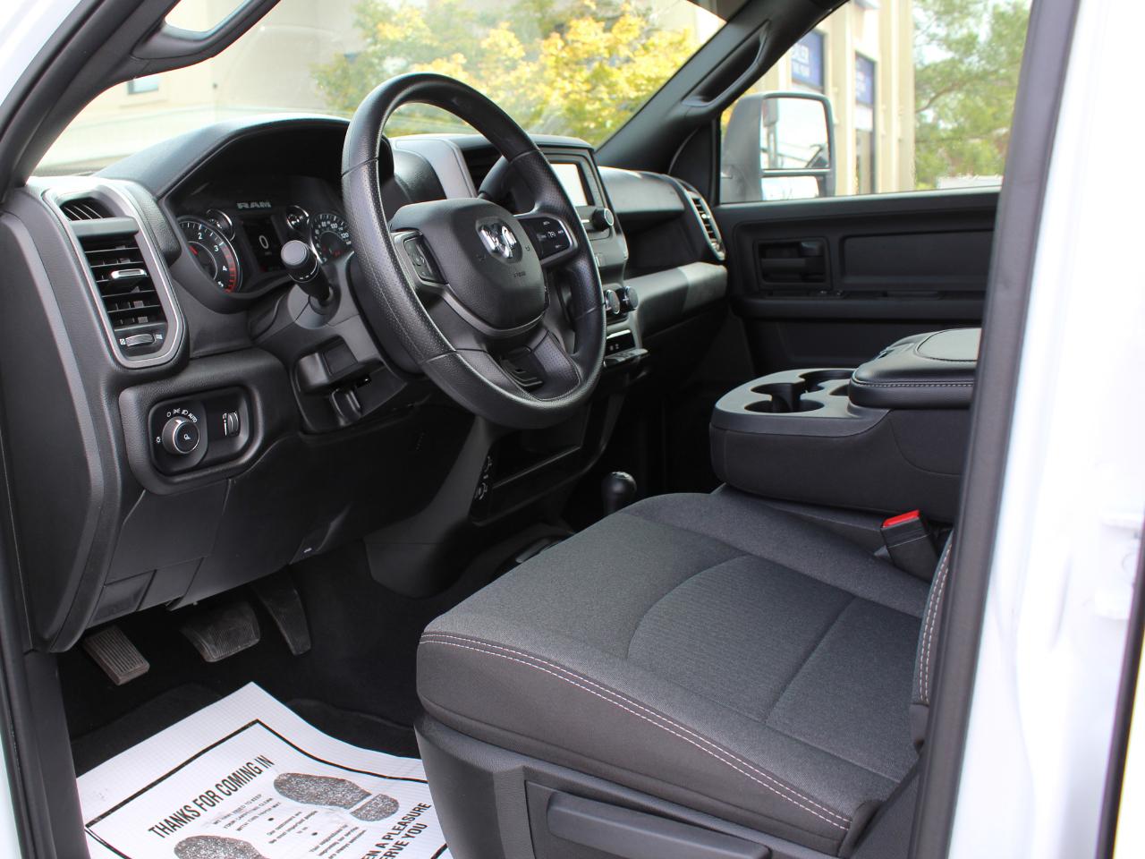 RAM 3500 Tradesman Crew Cab 4WD DRW 2024