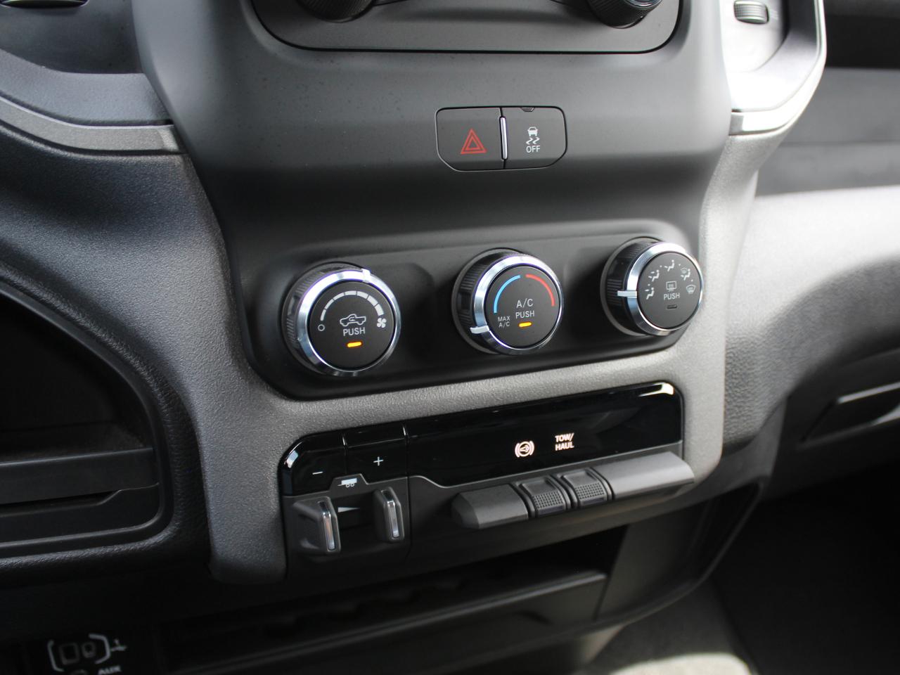 RAM 3500 Tradesman Crew Cab 4WD DRW 2024
