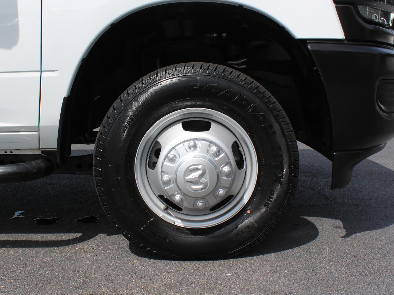 RAM 3500 Tradesman Crew Cab 4WD DRW 2024