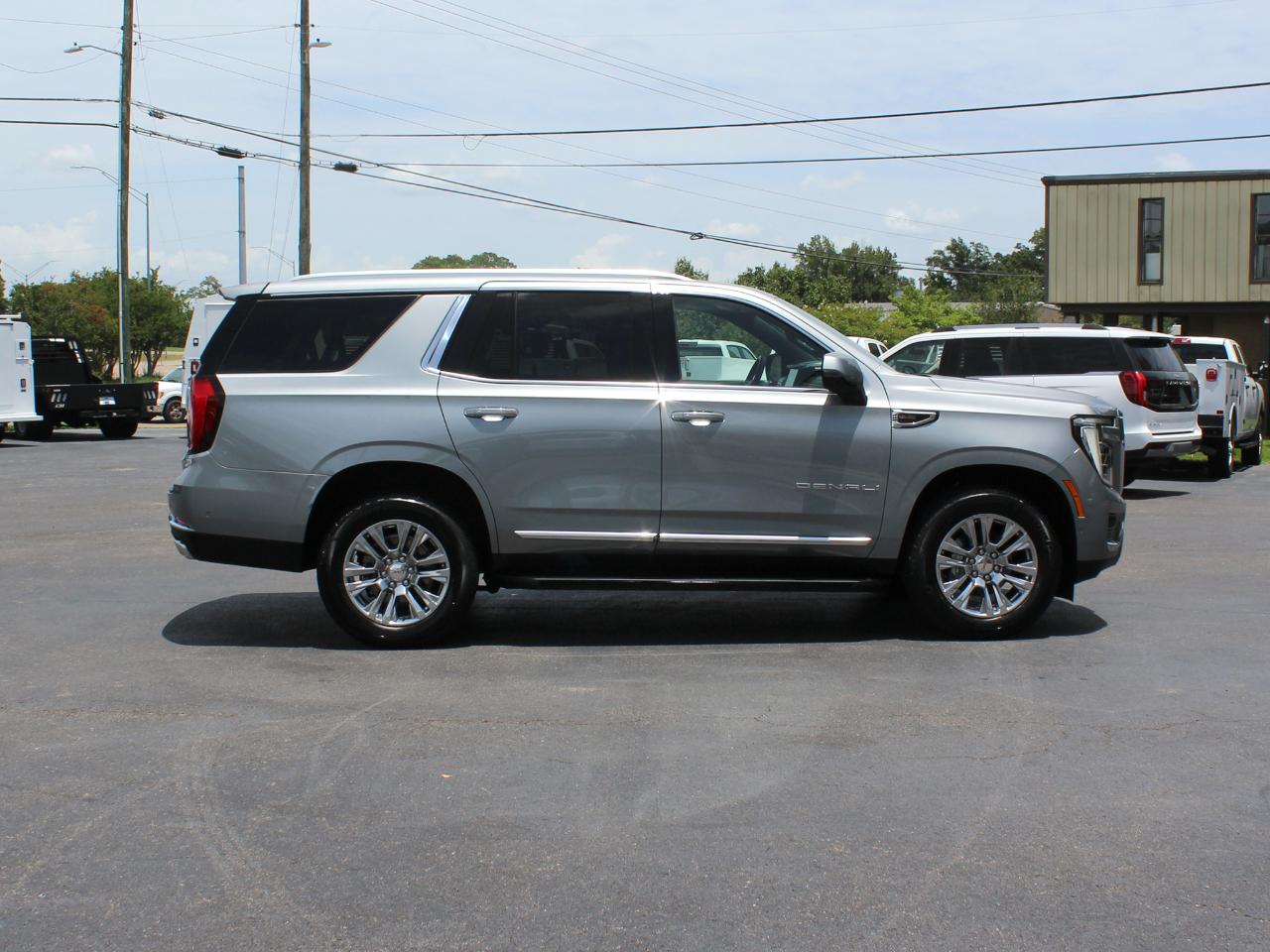 GMC Yukon Denali 4WD 2025