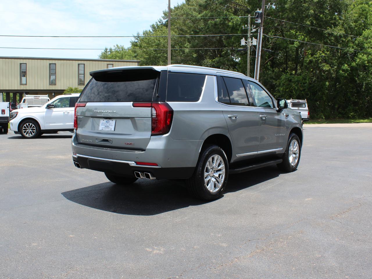 GMC Yukon Denali 4WD 2025