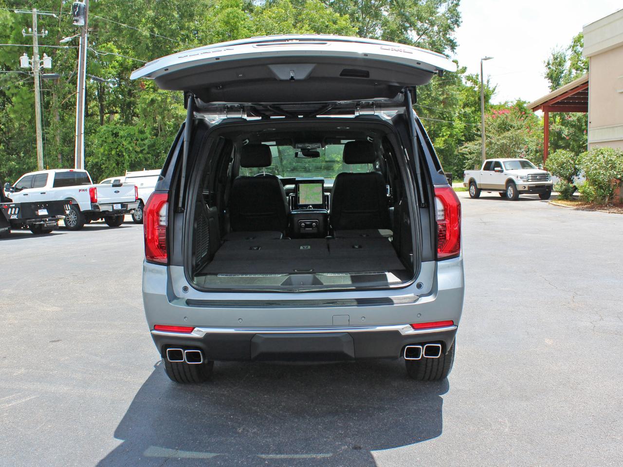GMC Yukon Denali 4WD 2025
