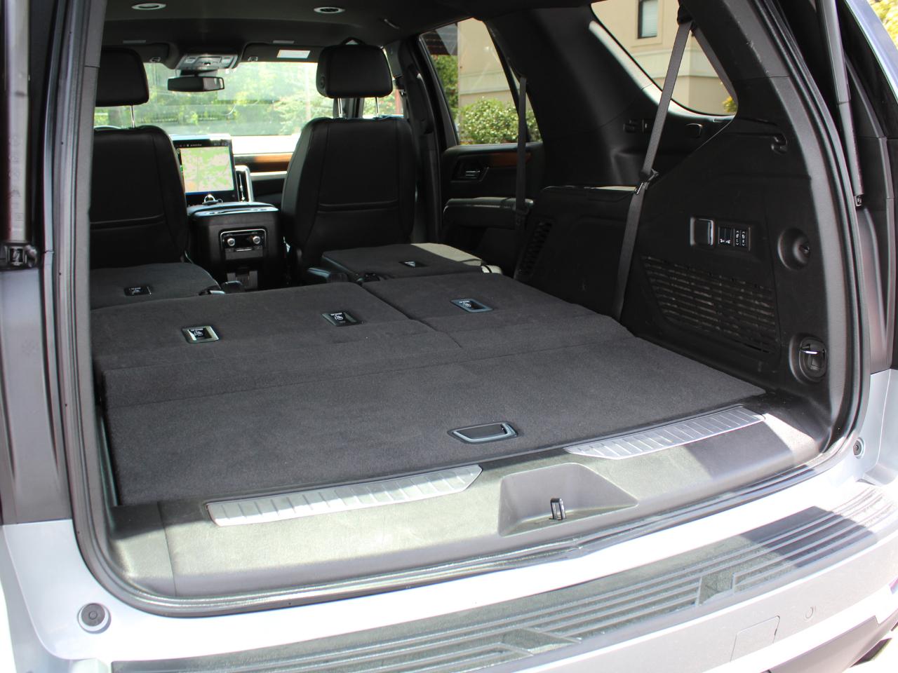 GMC Yukon Denali 4WD 2025