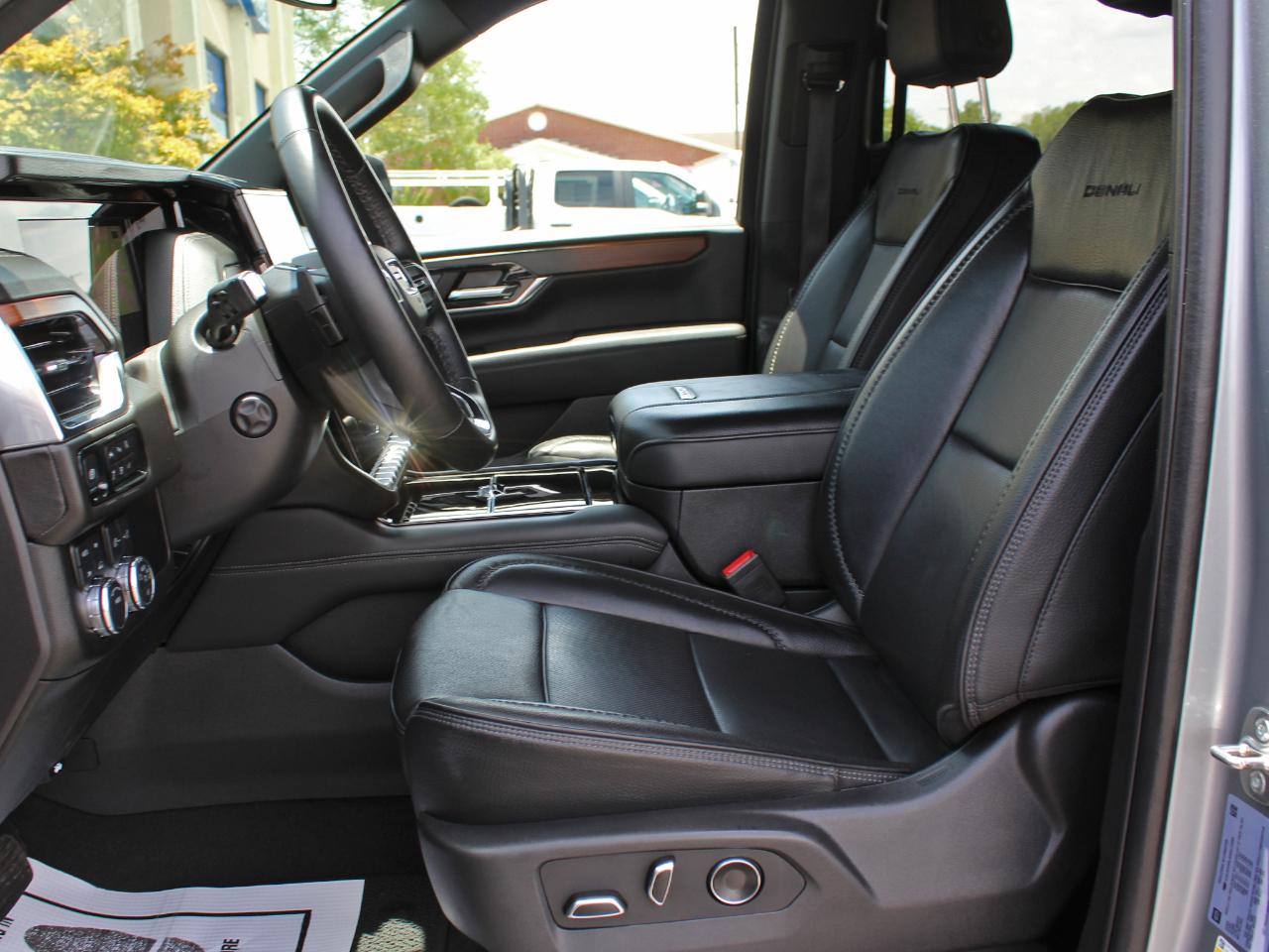 GMC Yukon Denali 4WD 2025