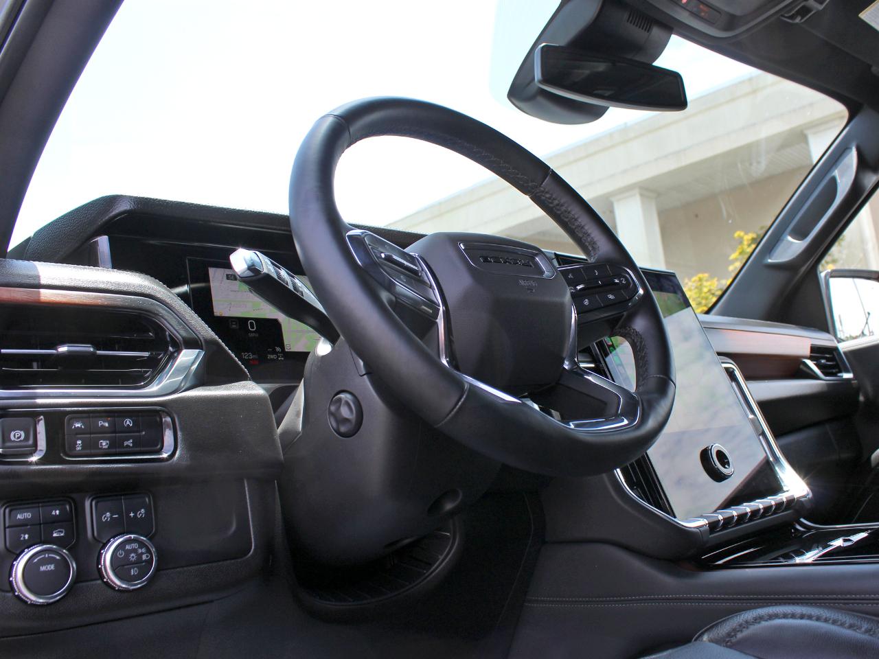 GMC Yukon Denali 4WD 2025