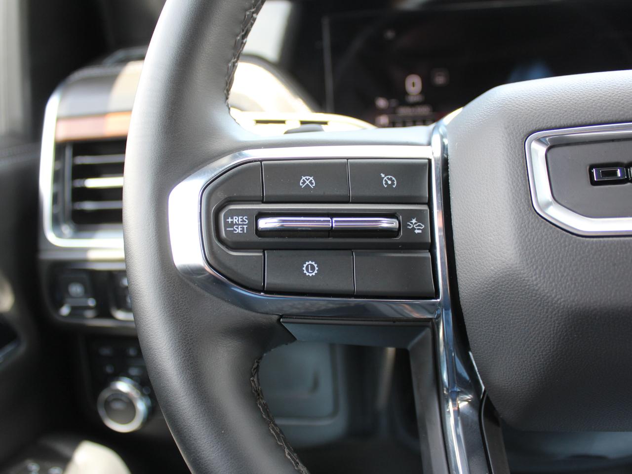 GMC Yukon Denali 4WD 2025