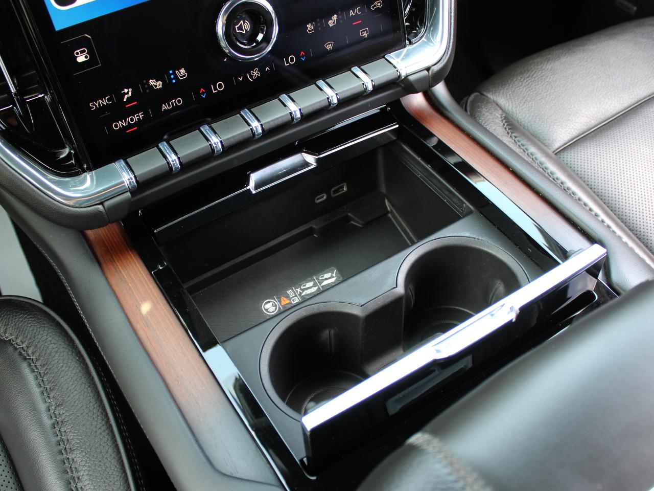 GMC Yukon Denali 4WD 2025