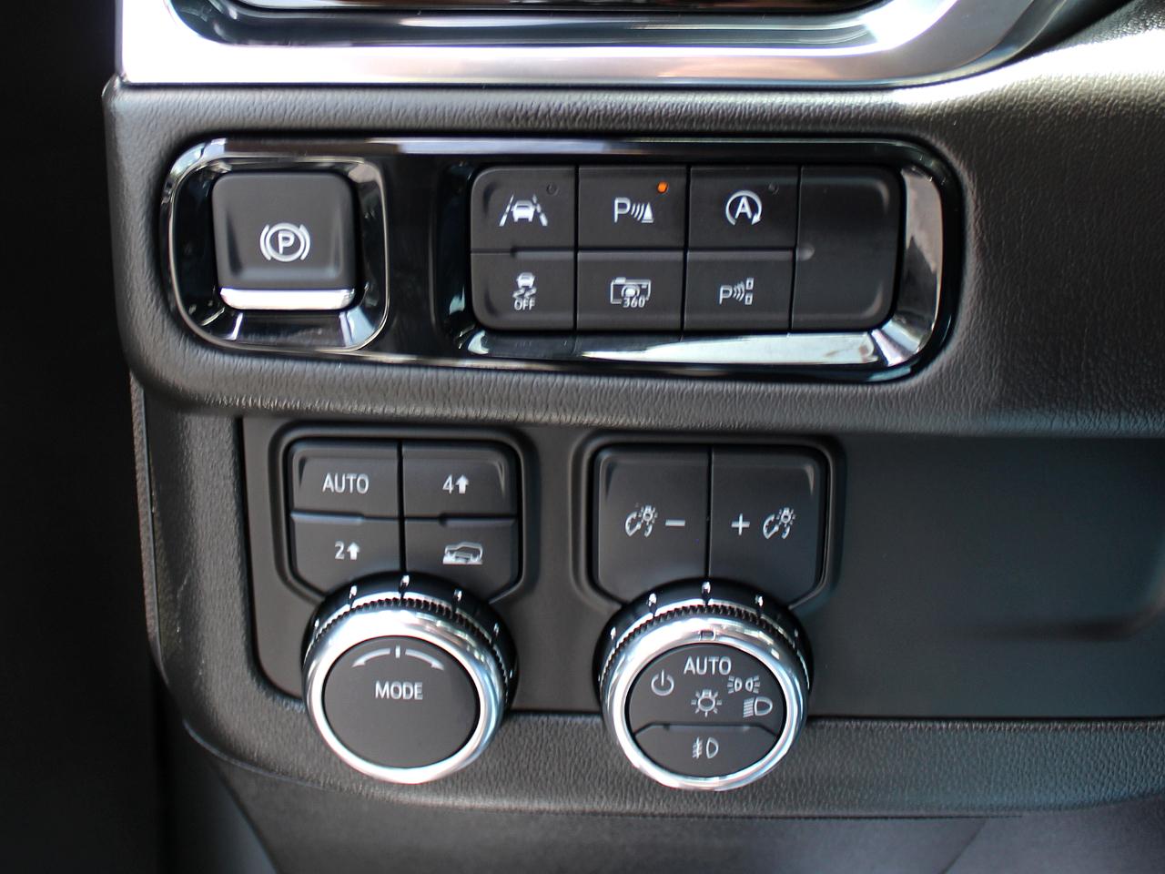 GMC Yukon Denali 4WD 2025