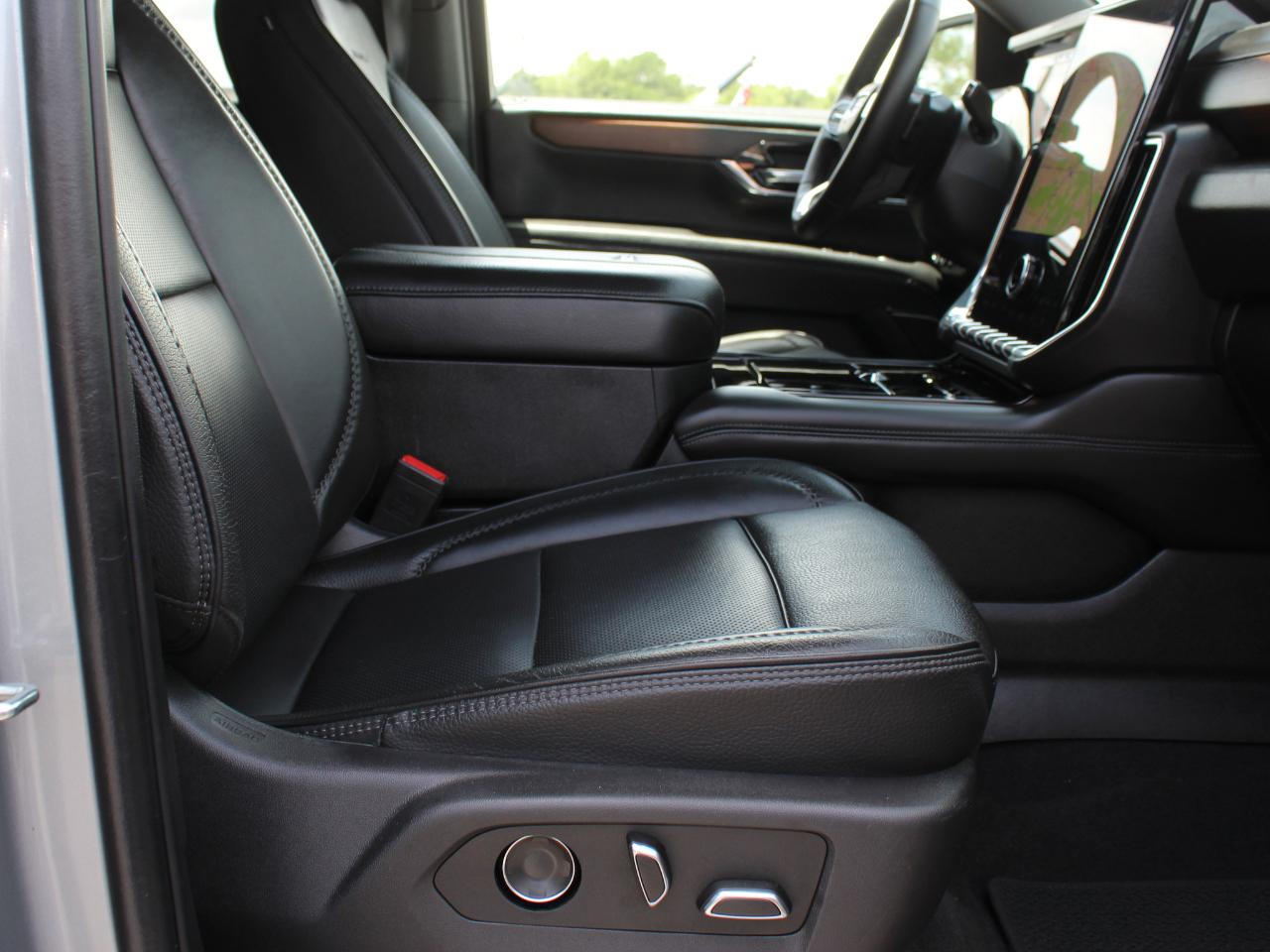 GMC Yukon Denali 4WD 2025