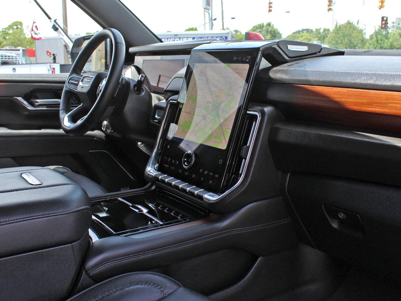 GMC Yukon Denali 4WD 2025