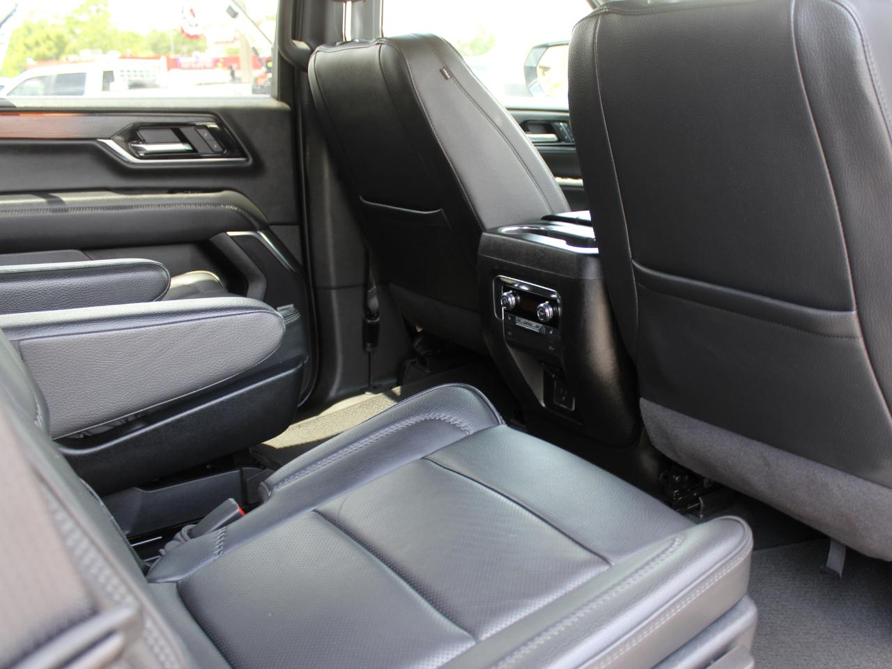 GMC Yukon Denali 4WD 2025