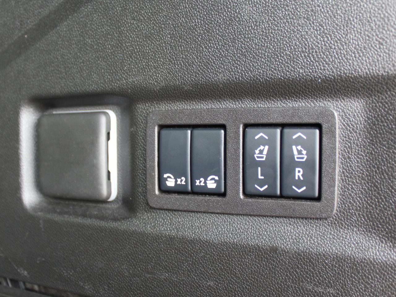 GMC Yukon Denali 4WD 2025