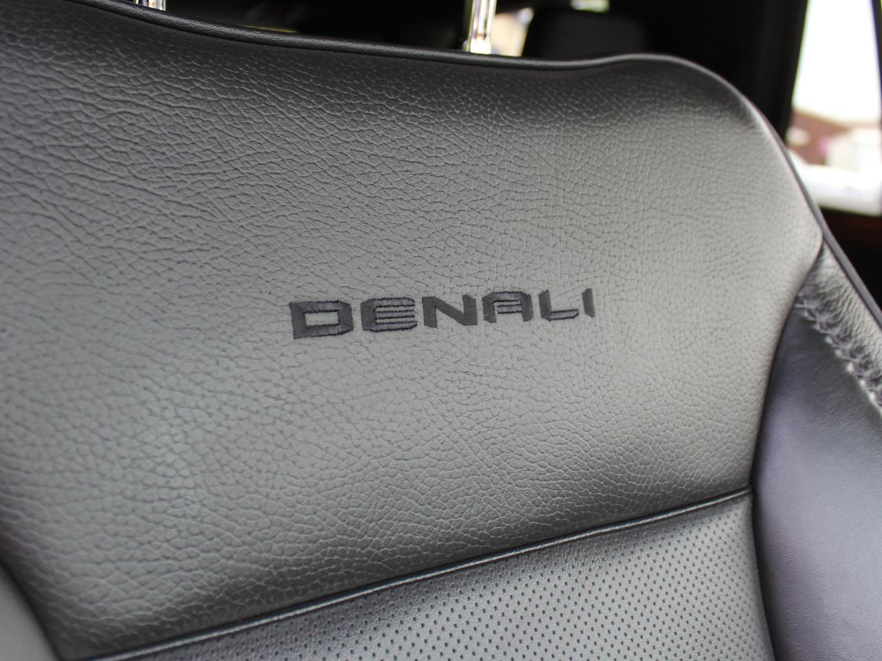 GMC Yukon Denali 4WD 2025