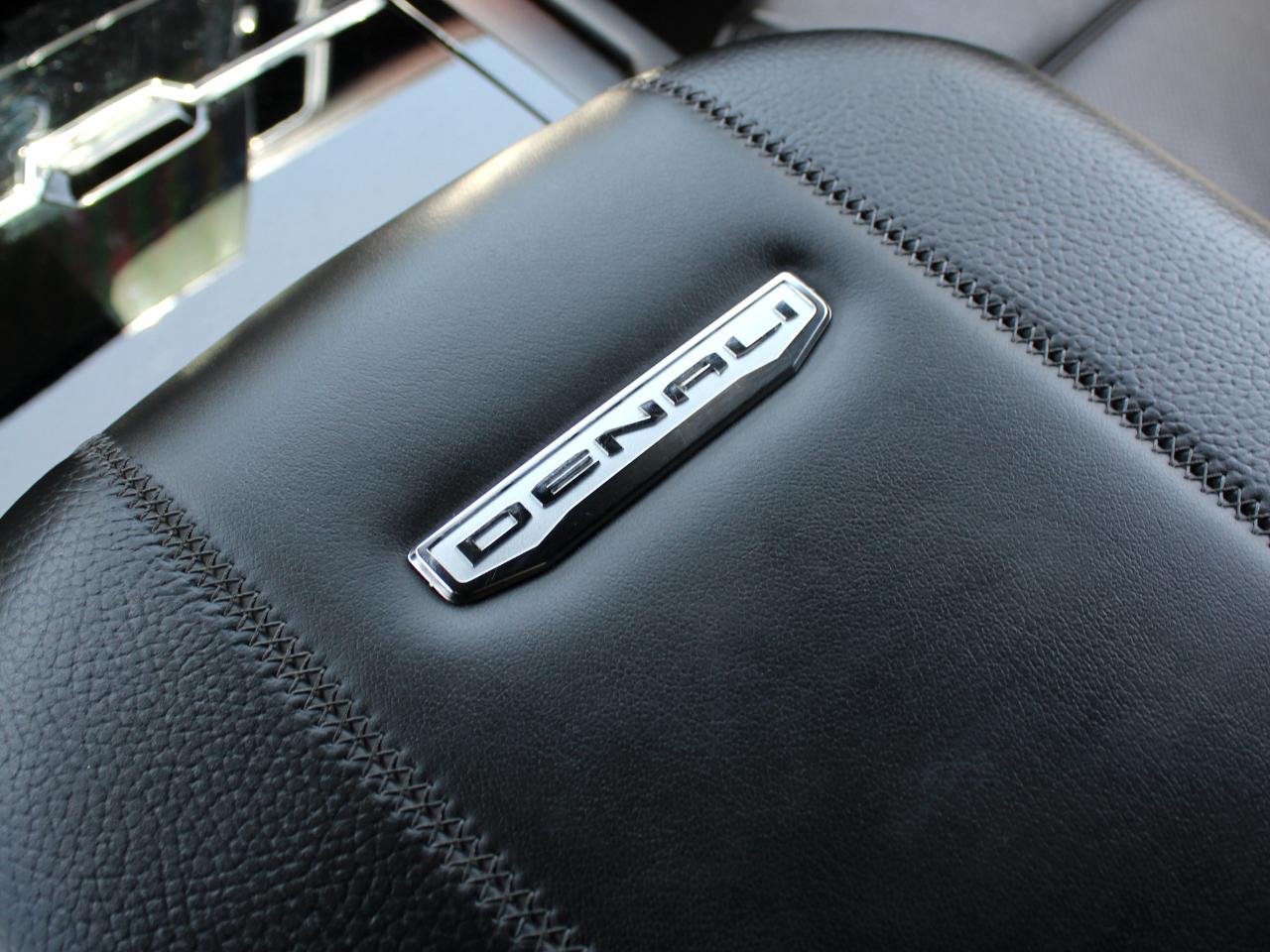 GMC Yukon Denali 4WD 2025