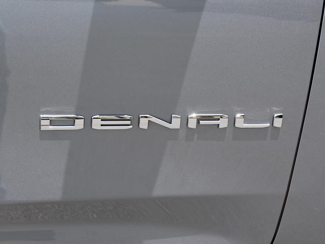 GMC Yukon Denali 4WD 2025