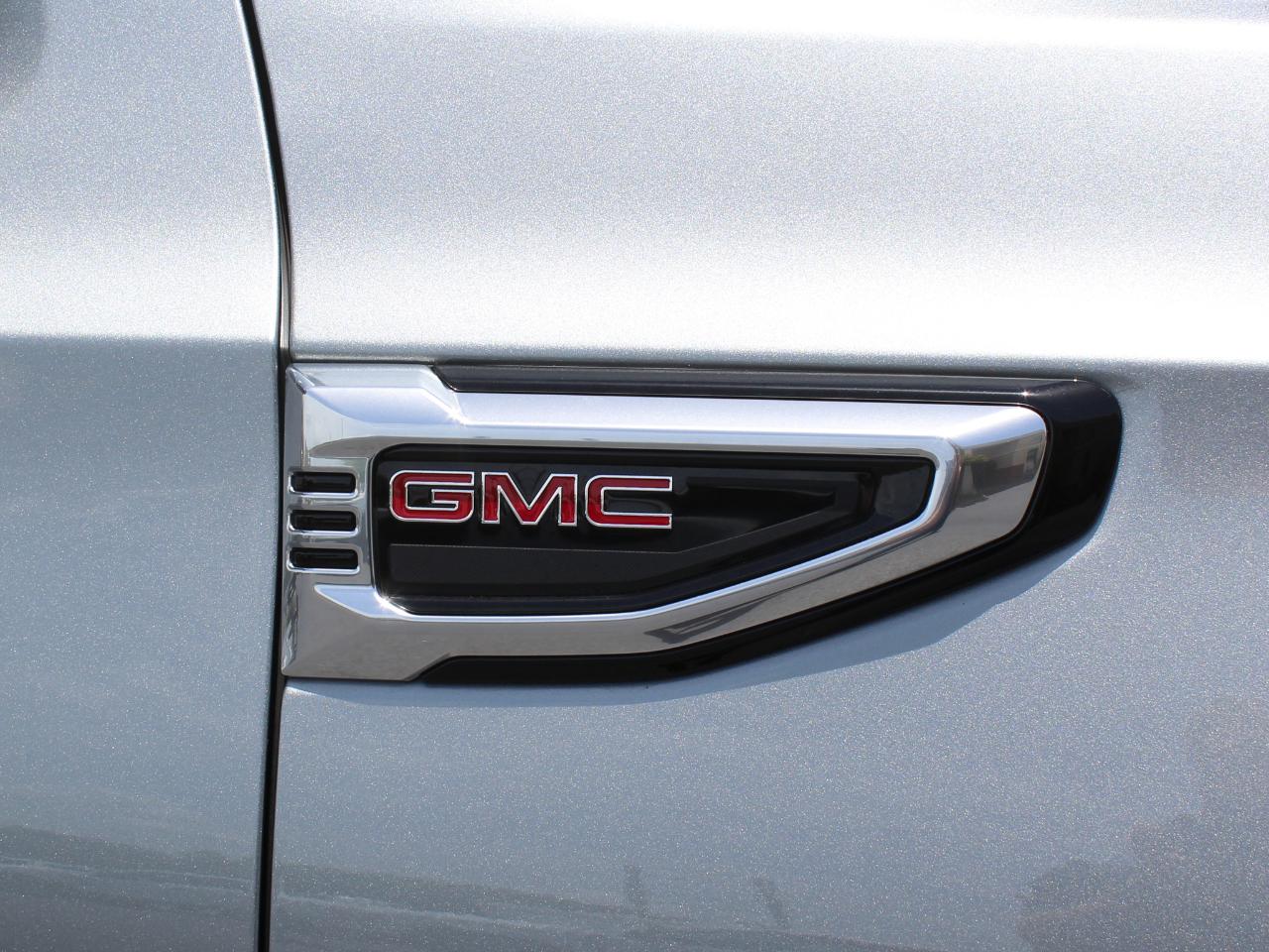 GMC Yukon Denali 4WD 2025