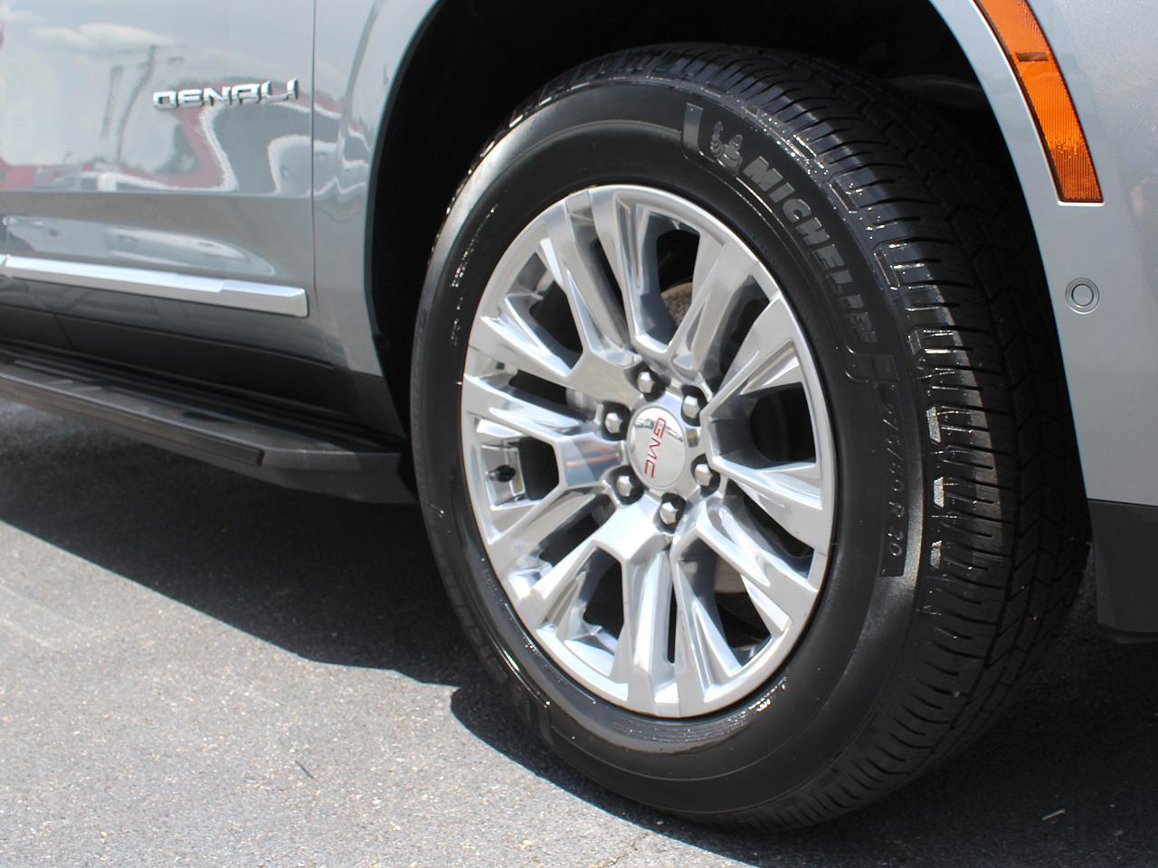 GMC Yukon Denali 4WD 2025