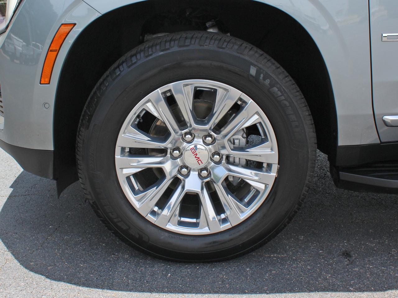 GMC Yukon Denali 4WD 2025