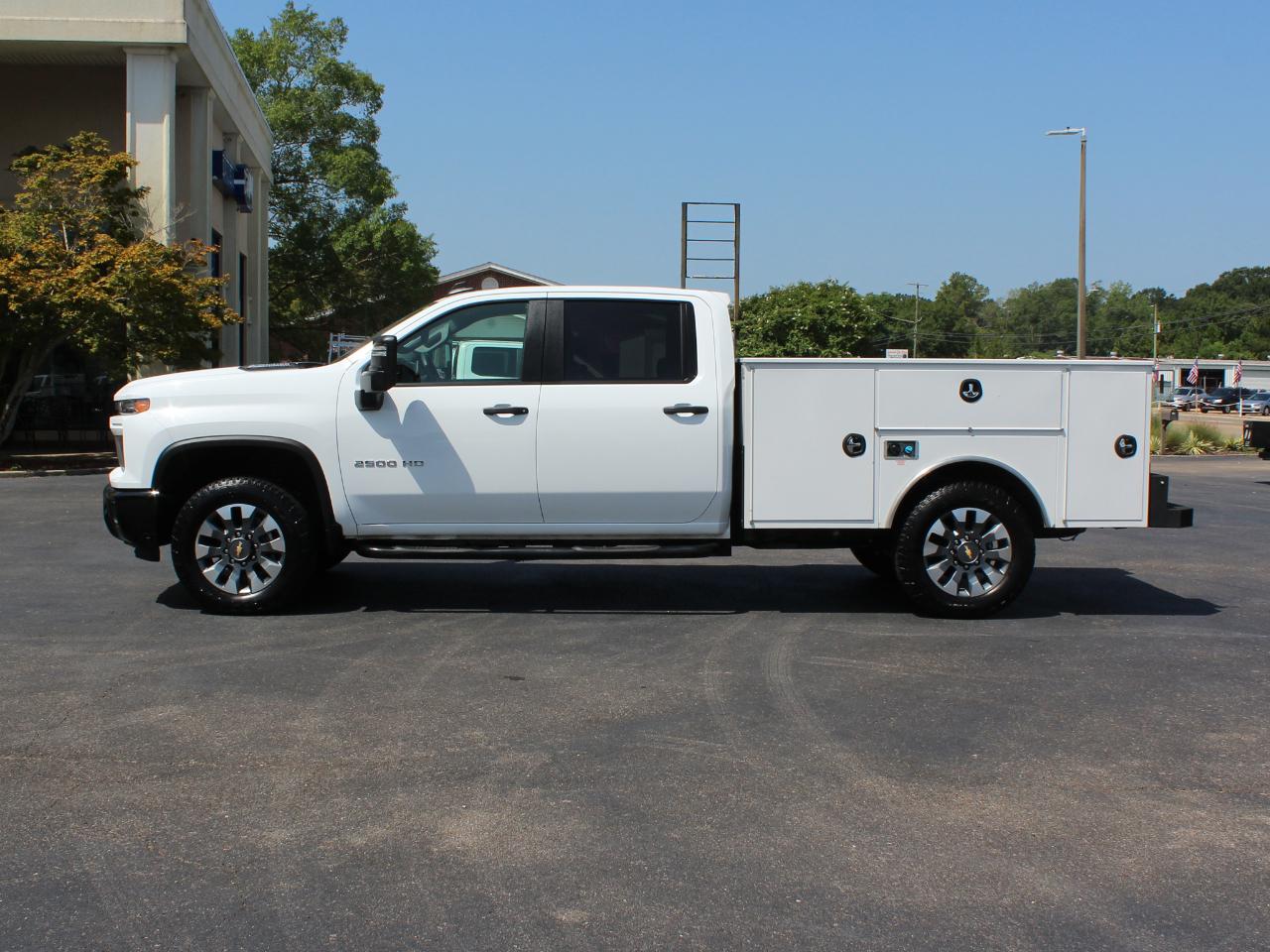 Chevrolet Silverado 2500HD Custom Crew Cab Long Box 4WD 2025