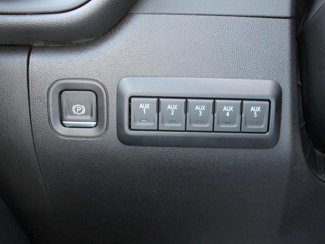 Chevrolet Silverado 2500HD Custom Crew Cab Long Box 4WD 2025