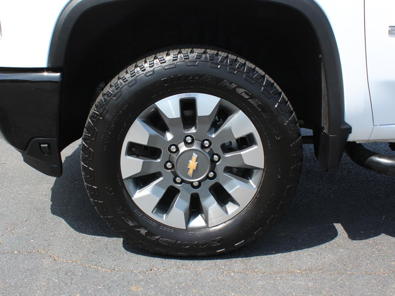 Chevrolet Silverado 2500HD Custom Crew Cab Long Box 4WD 2025