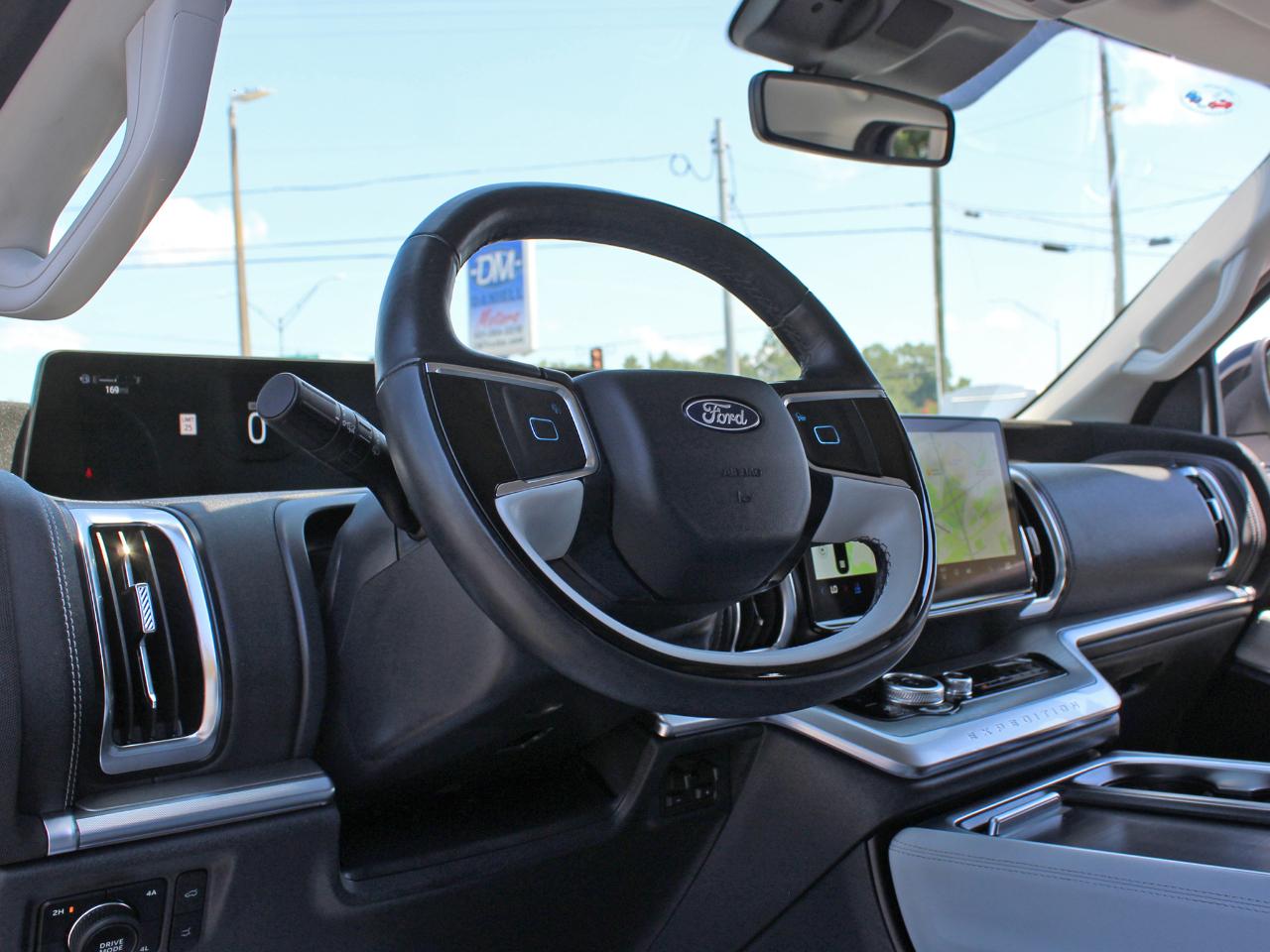 Ford Expedition Platinum 4WD 2025