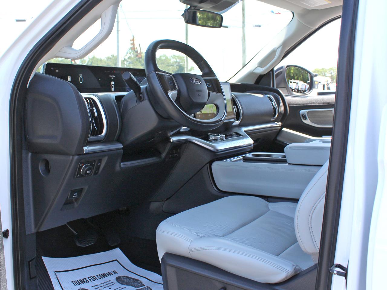 Ford Expedition Platinum 4WD 2025
