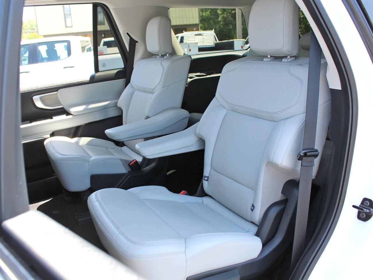 Ford Expedition Platinum 4WD 2025