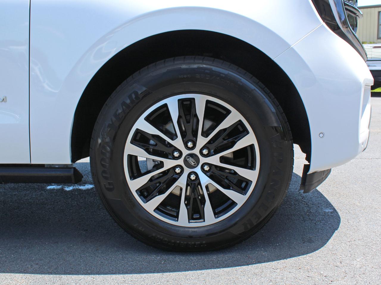 Ford Expedition Platinum 4WD 2025