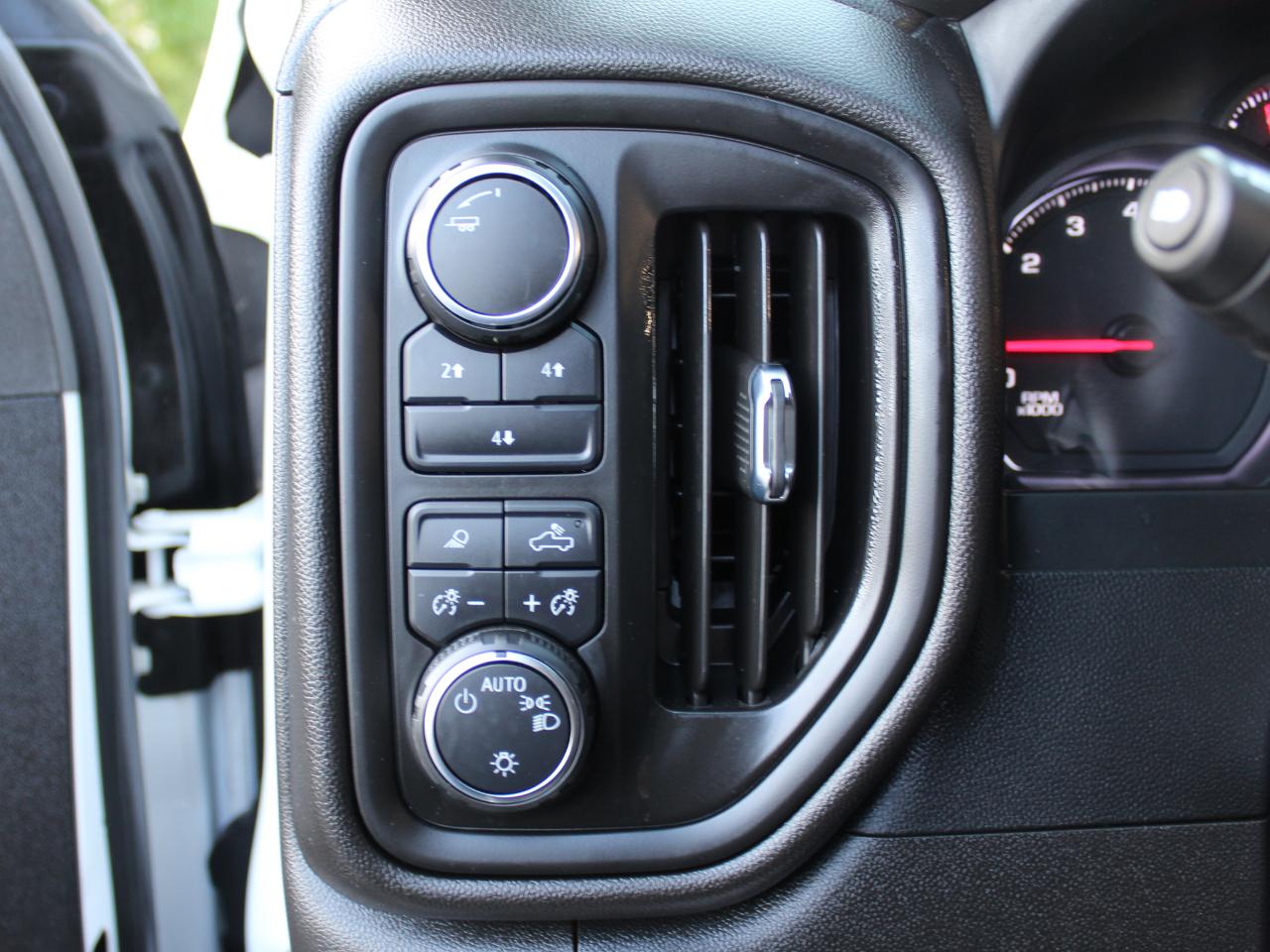 Chevrolet Silverado 2500HD Work Truck Crew Cab Short Box 4WD 2024