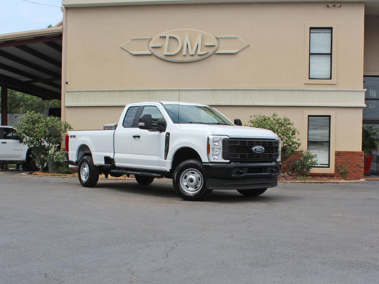Ford F-250 SD XL SuperCab Long Bed 4WD 2024