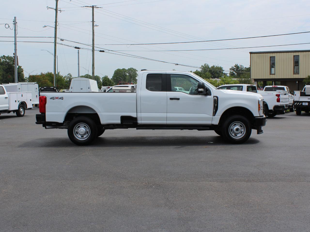 Ford F-250 SD XL SuperCab Long Bed 4WD 2024