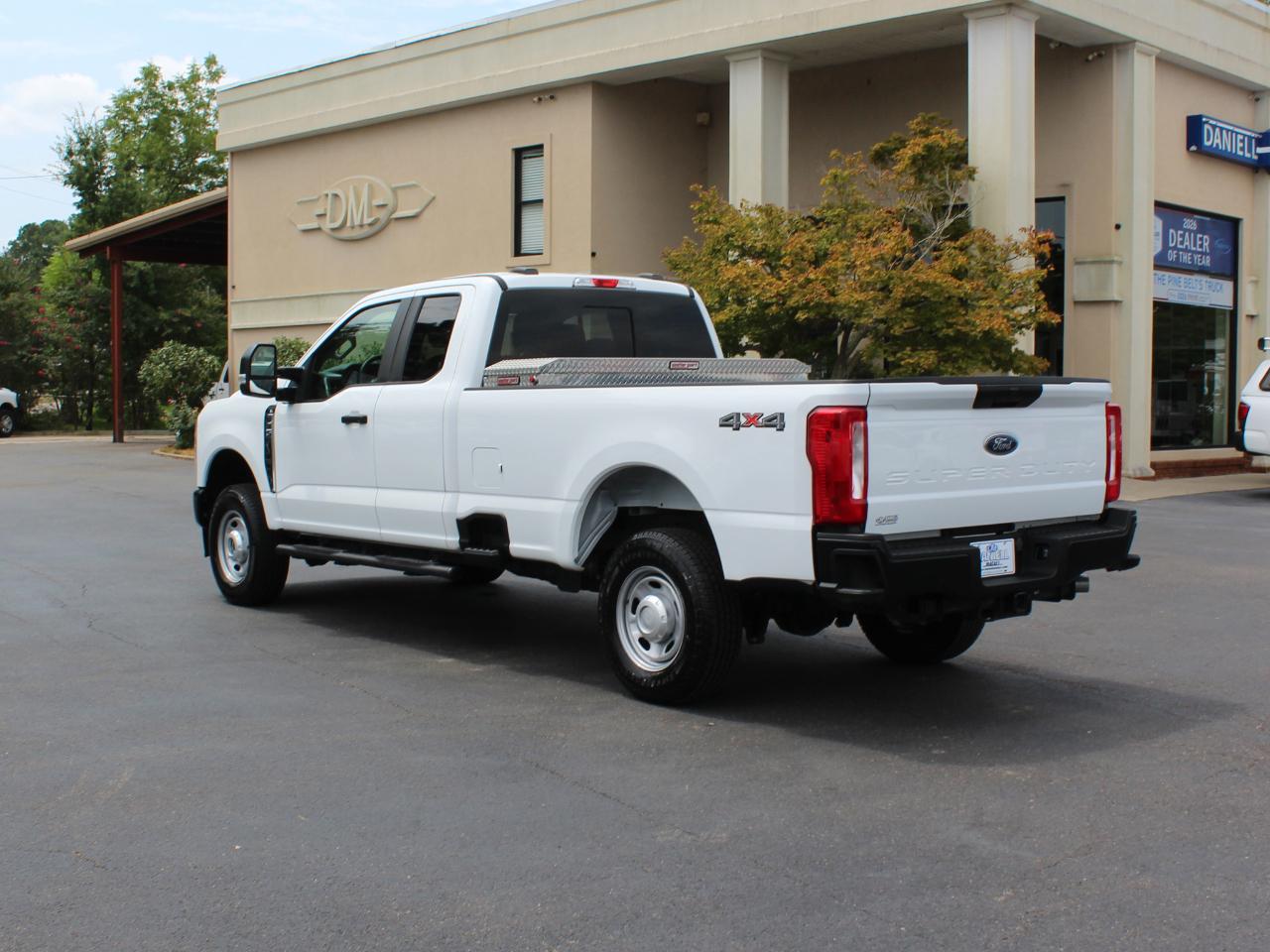 Ford F-250 SD XL SuperCab Long Bed 4WD 2024