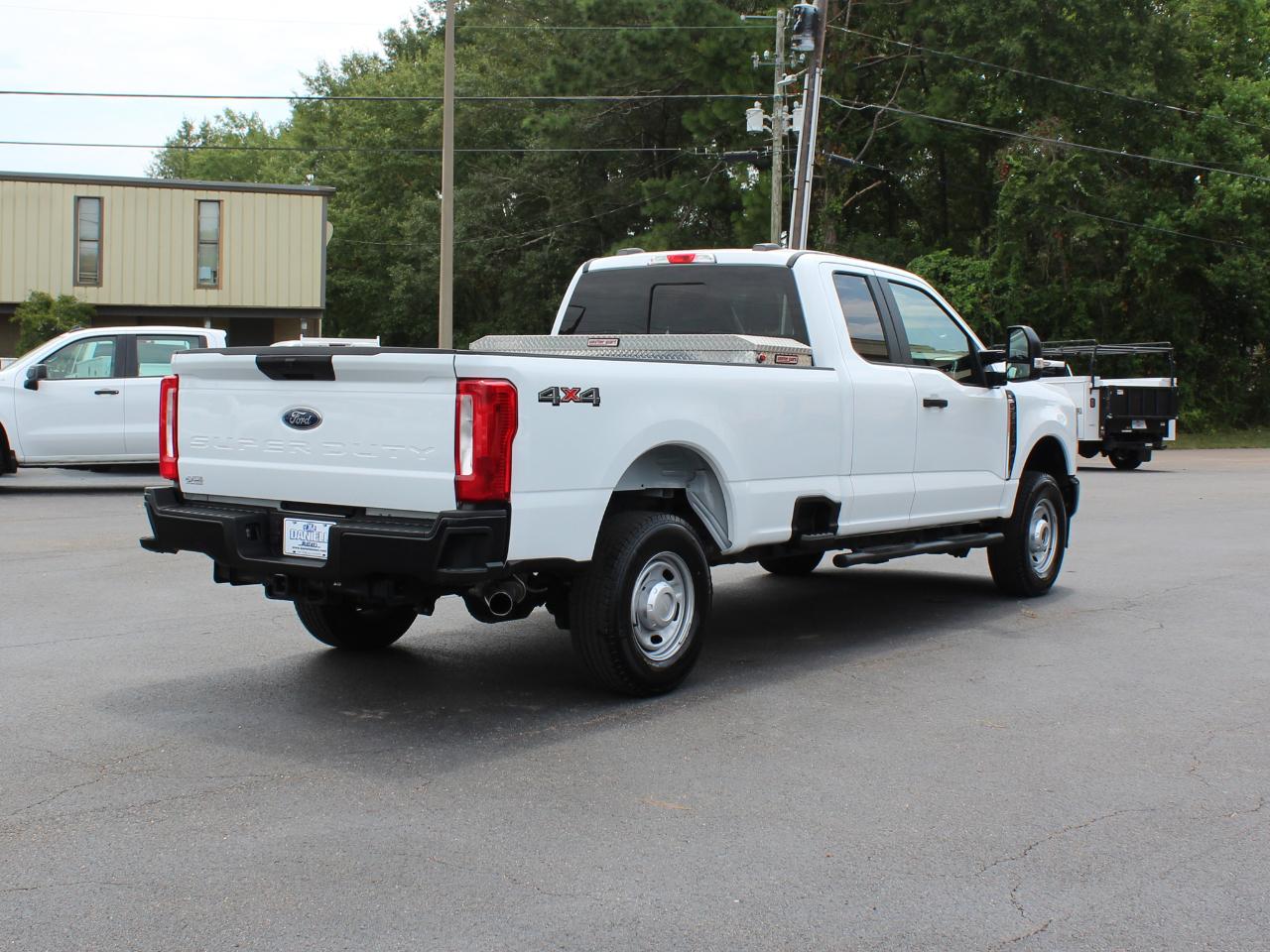 Ford F-250 SD XL SuperCab Long Bed 4WD 2024