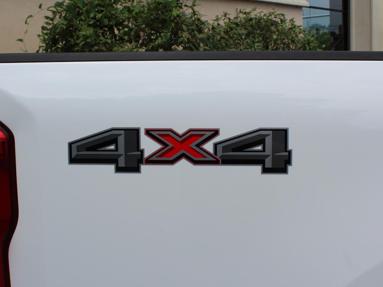 Ford F-250 SD XL SuperCab Long Bed 4WD 2024