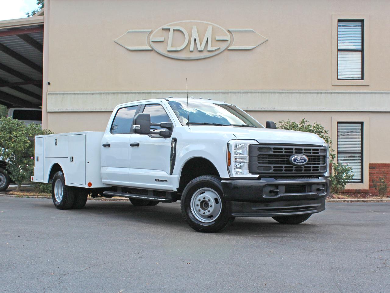Ford F-350 SD XL Crew Cab Long Bed DRW 4WD 2024