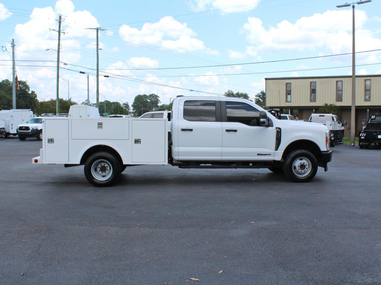 Ford F-350 SD XL Crew Cab Long Bed DRW 4WD 2024