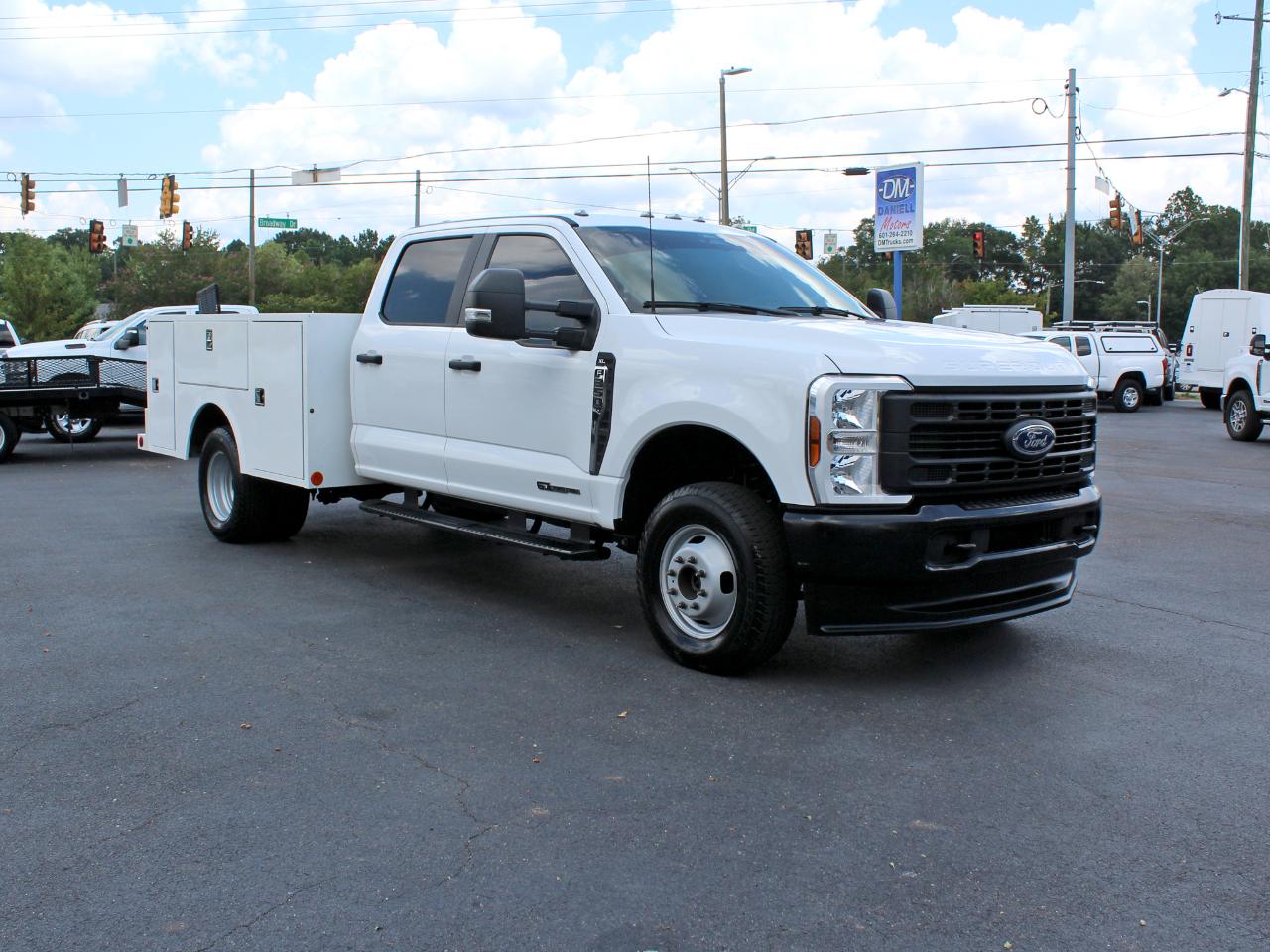 Ford F-350 SD XL Crew Cab Long Bed DRW 4WD 2024