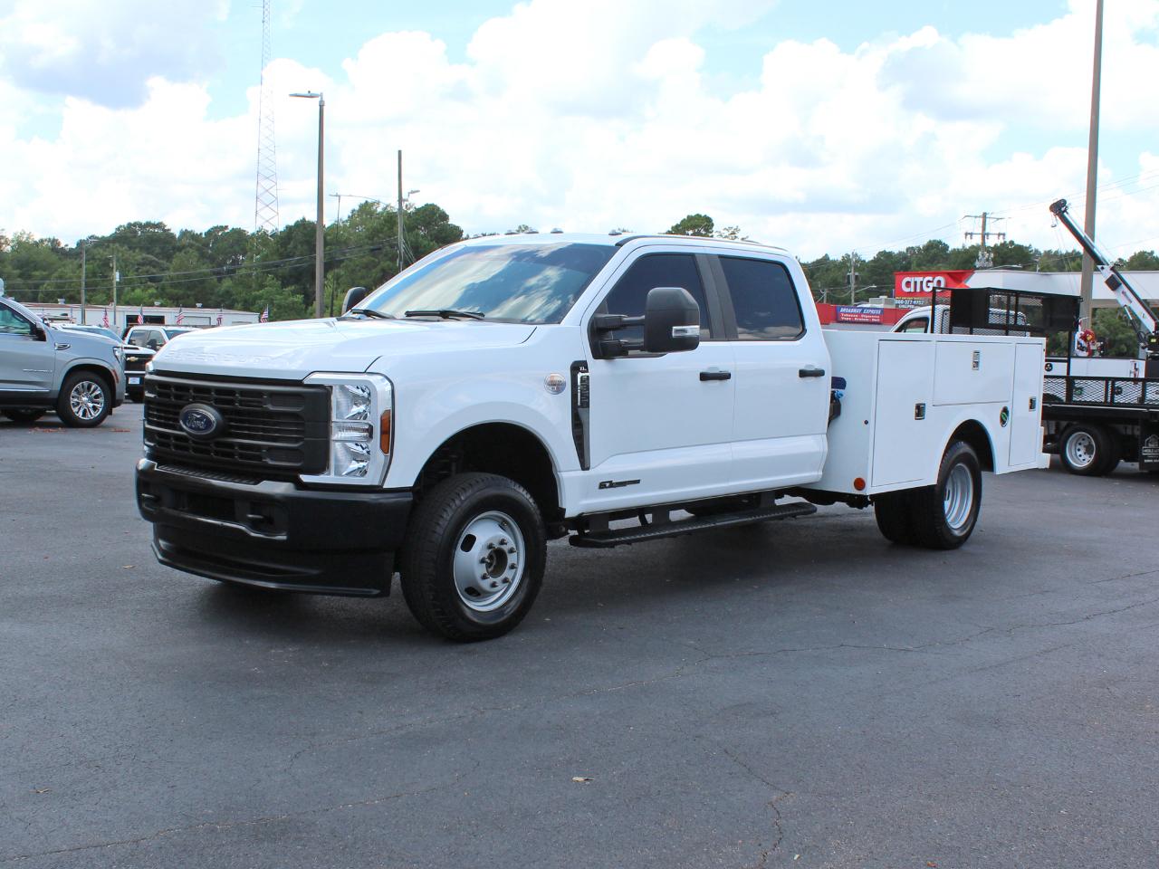 Ford F-350 SD XL Crew Cab Long Bed DRW 4WD 2024