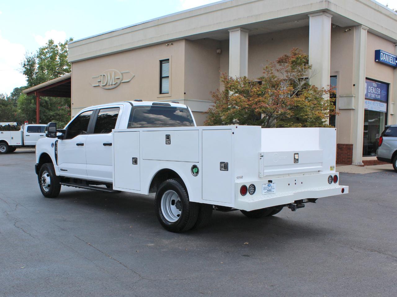 Ford F-350 SD XL Crew Cab Long Bed DRW 4WD 2024