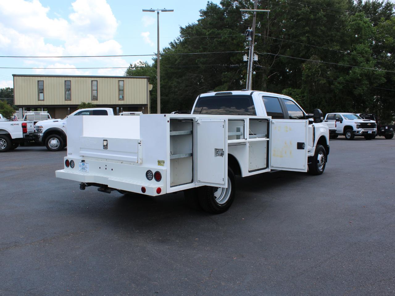 Ford F-350 SD XL Crew Cab Long Bed DRW 4WD 2024