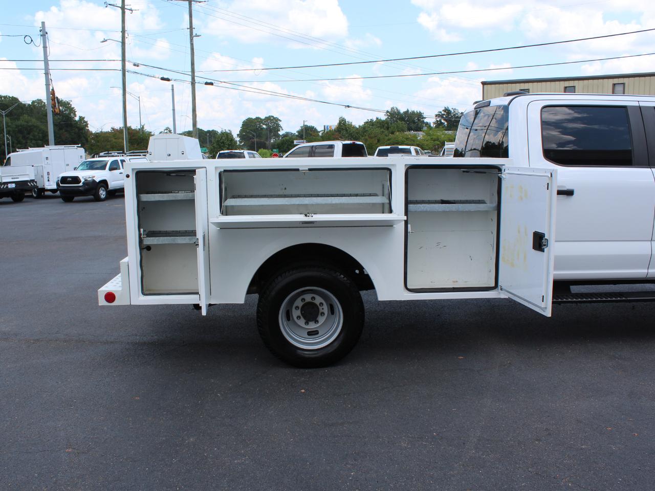Ford F-350 SD XL Crew Cab Long Bed DRW 4WD 2024