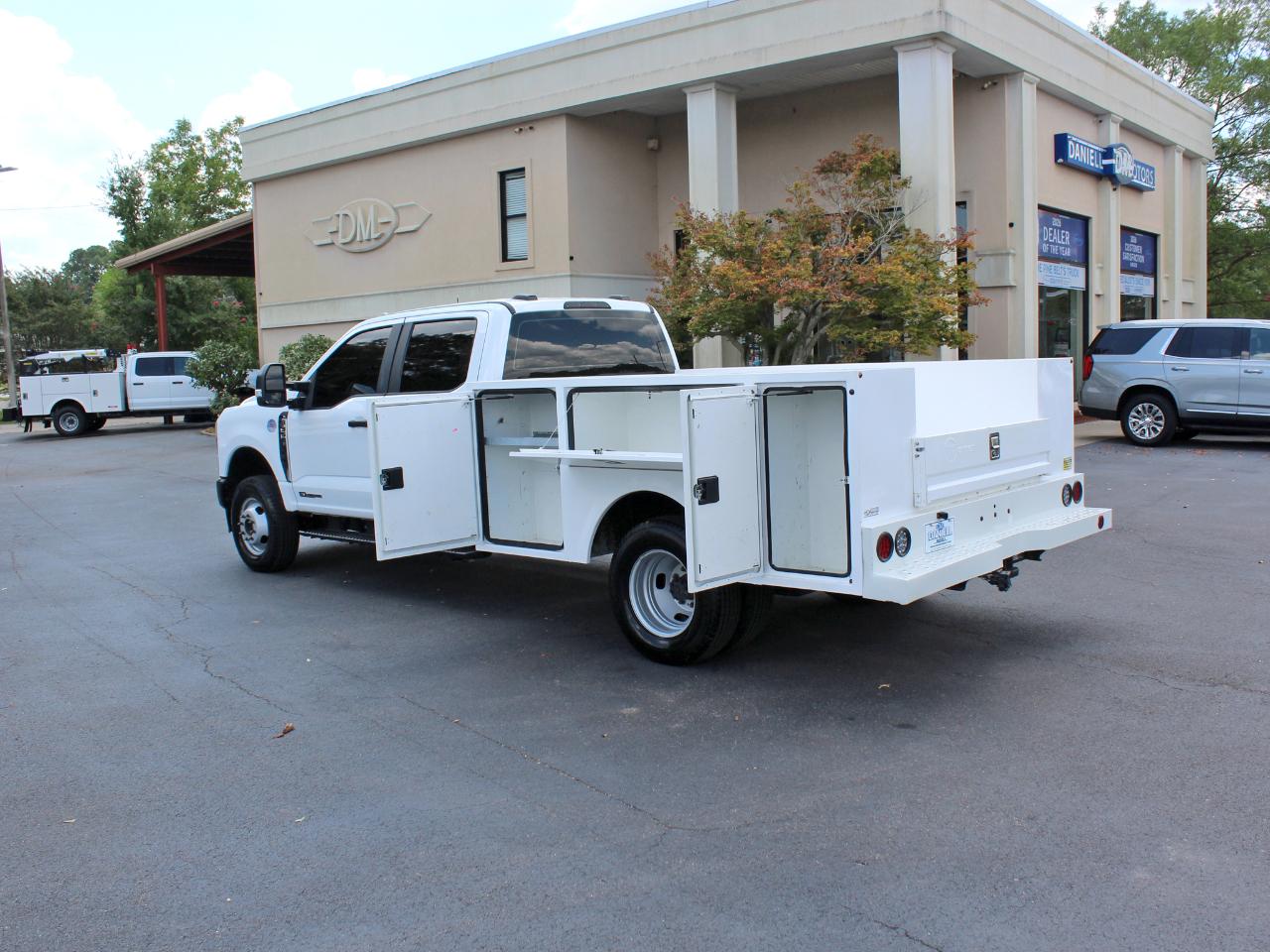 Ford F-350 SD XL Crew Cab Long Bed DRW 4WD 2024