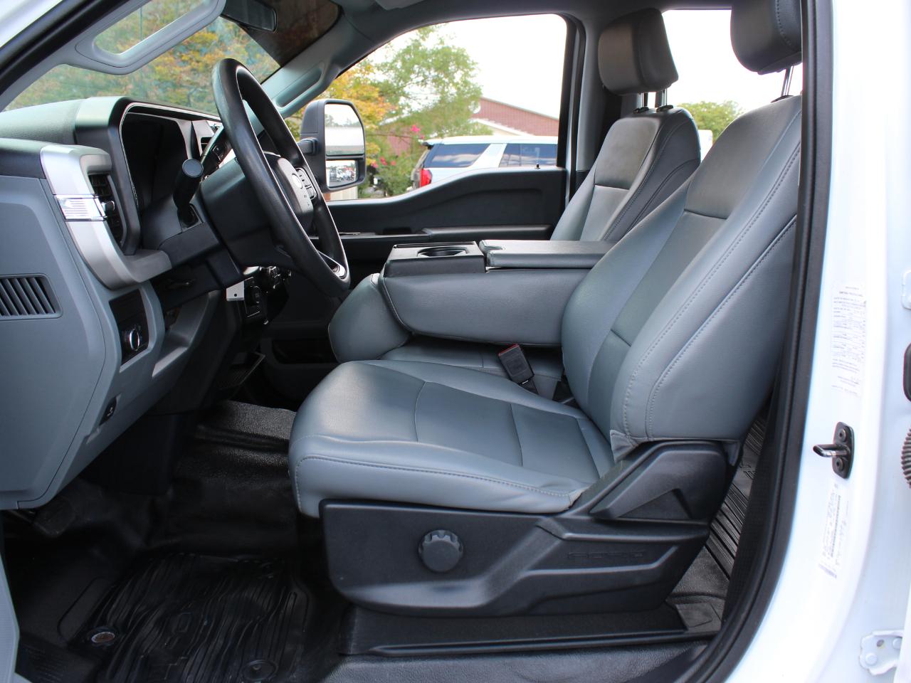 Ford F-350 SD XL Crew Cab Long Bed DRW 4WD 2024