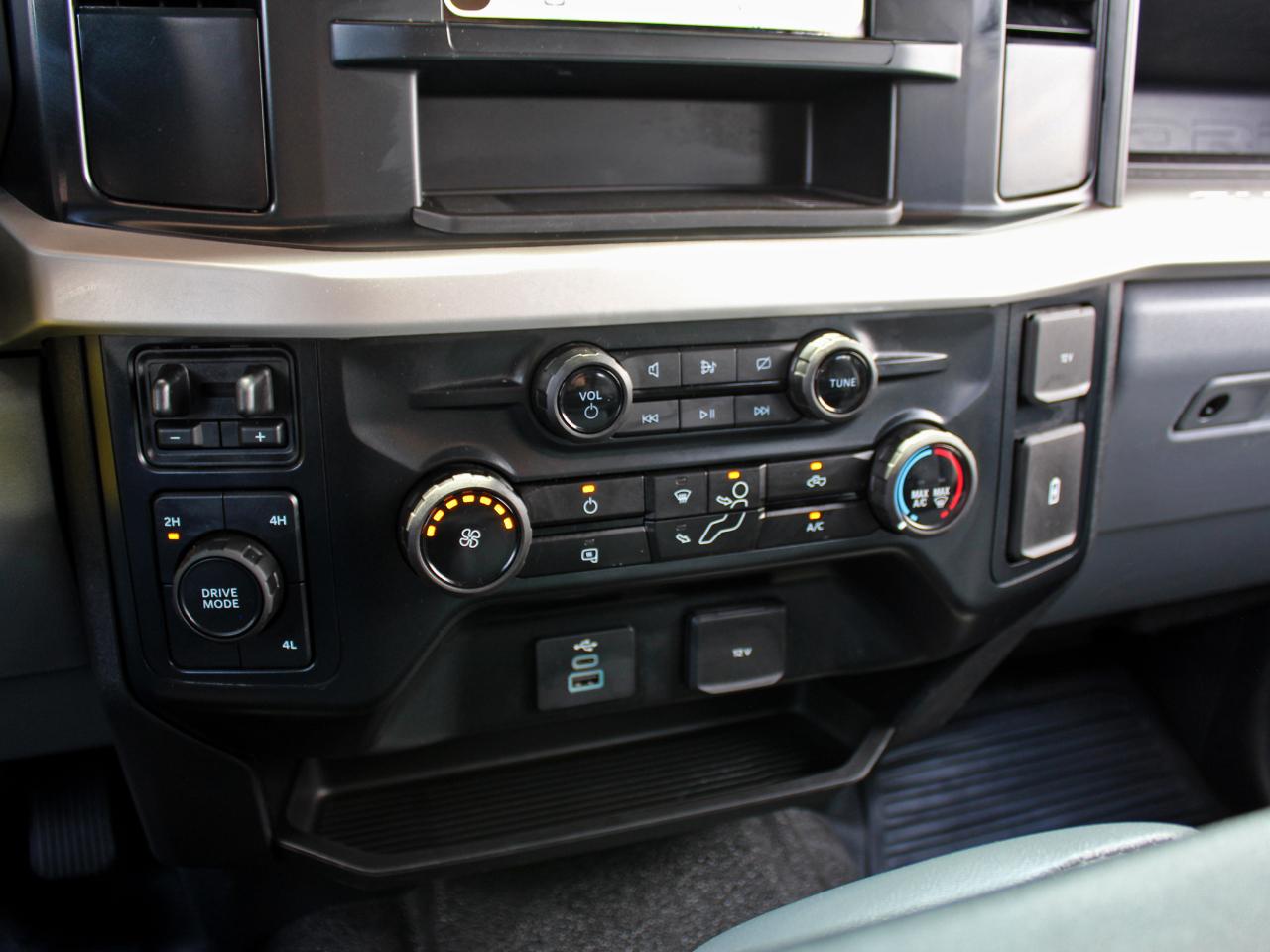 Ford F-350 SD XL Crew Cab Long Bed DRW 4WD 2024