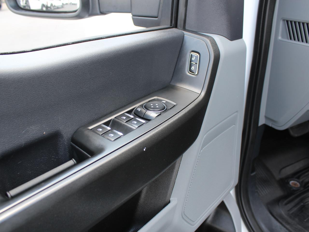 Ford F-350 SD XL Crew Cab Long Bed DRW 4WD 2024