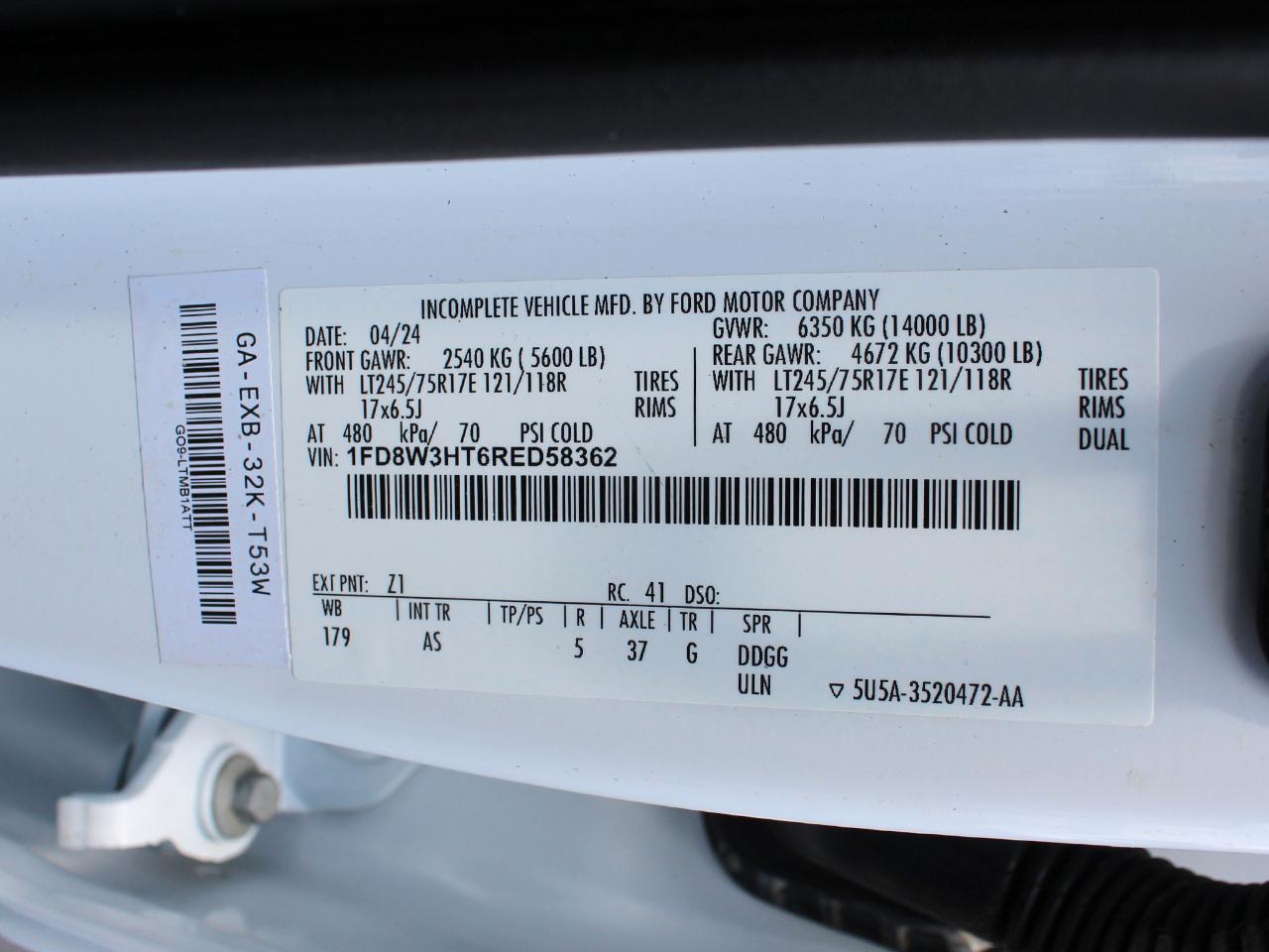 Ford F-350 SD XL Crew Cab Long Bed DRW 4WD 2024