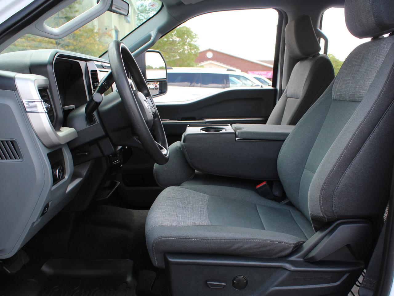 Ford F-250 SD XLT Crew Cab Long Bed 4WD 2025