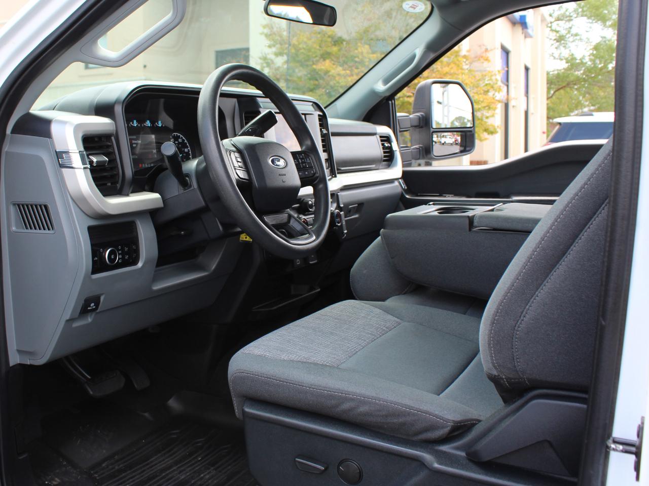Ford F-250 SD XLT Crew Cab Long Bed 4WD 2025