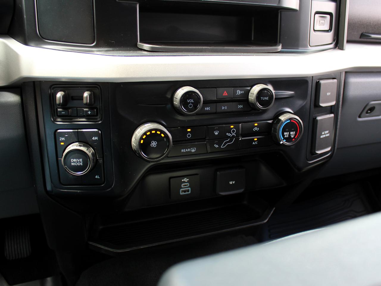 Ford F-250 SD XLT Crew Cab Long Bed 4WD 2025